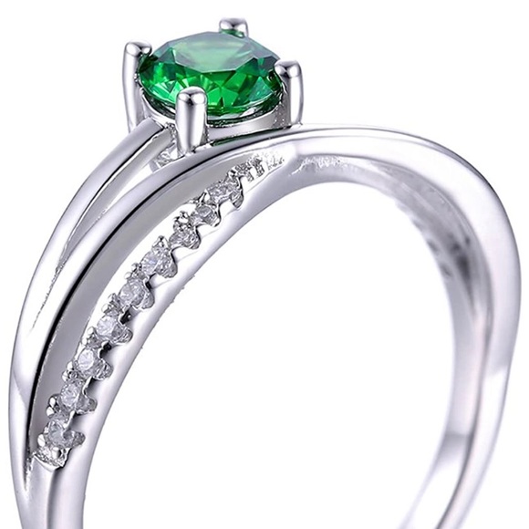 Emerald Eternity Twist Ring - Picture 4 of 6